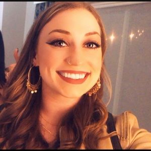 Meet your Posher, Caysi